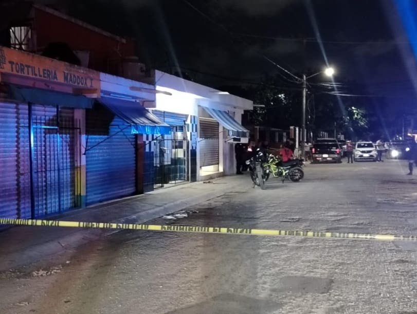 Los hombres armados apuntan a dos dentro de la barbería de Cancún en disparos de la tarde