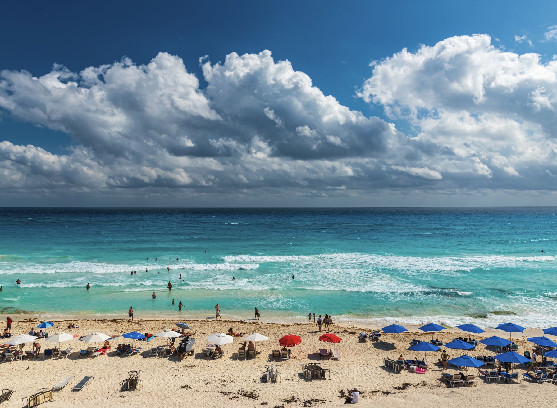Turistas de la playa de Cancún