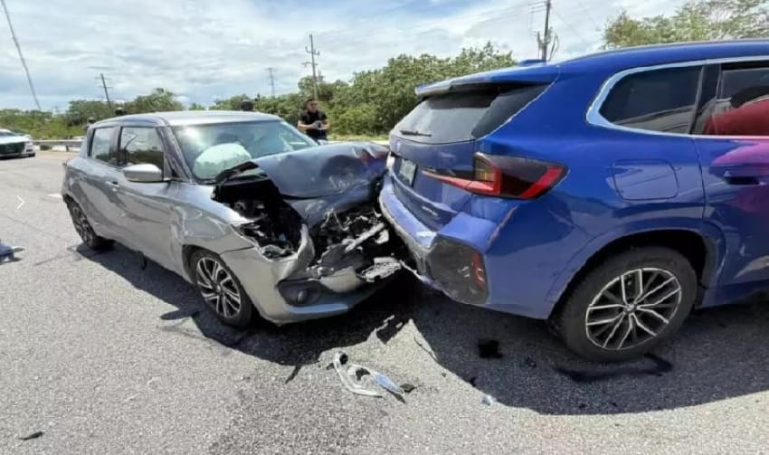 La parada repentina de carril rápido causa cuatro autos de autos fuera de Puerto Aventuras