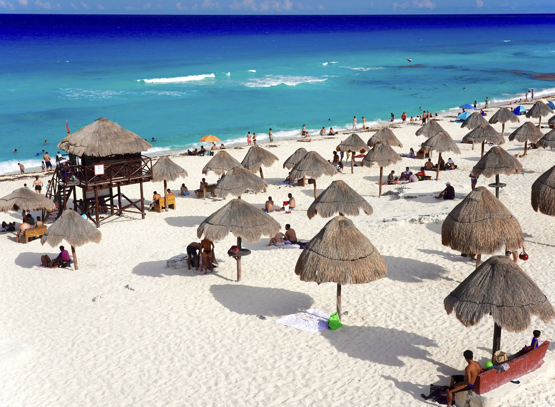 Playa de Cancún Turistas ocupados