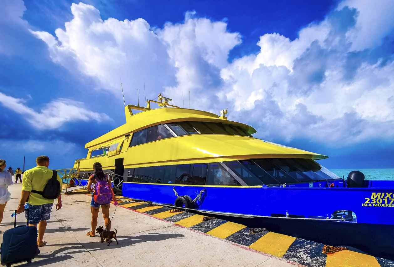Cómo tomar el ferry correcto de Cancún a la guía de costos de Isla Mujeres 2025