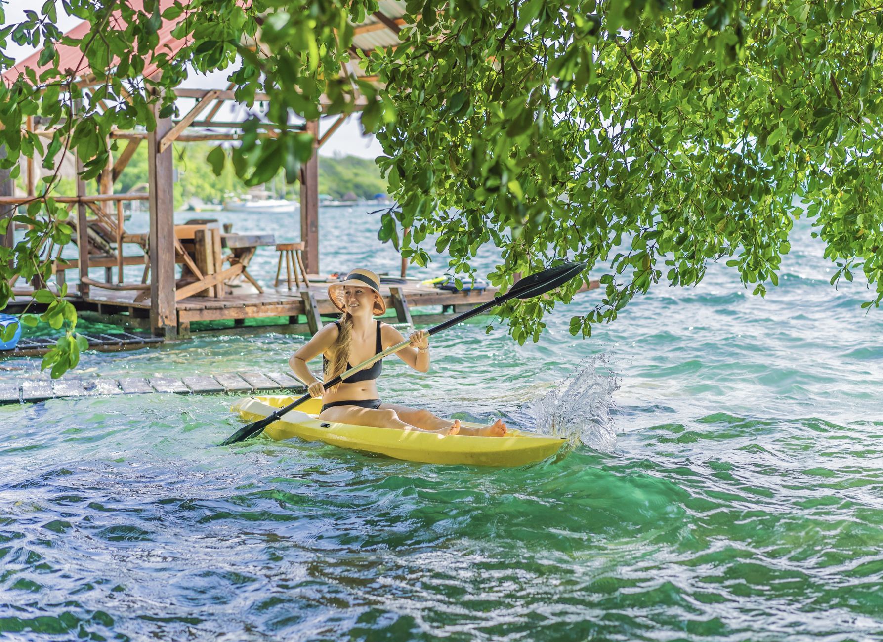 Mujer kayak en bacalar