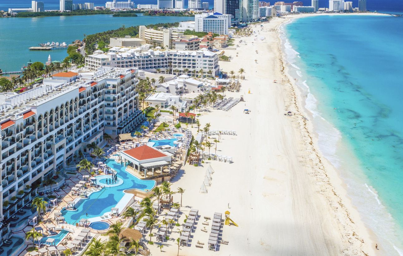 Muy poco sargassum en la playa de Cancún