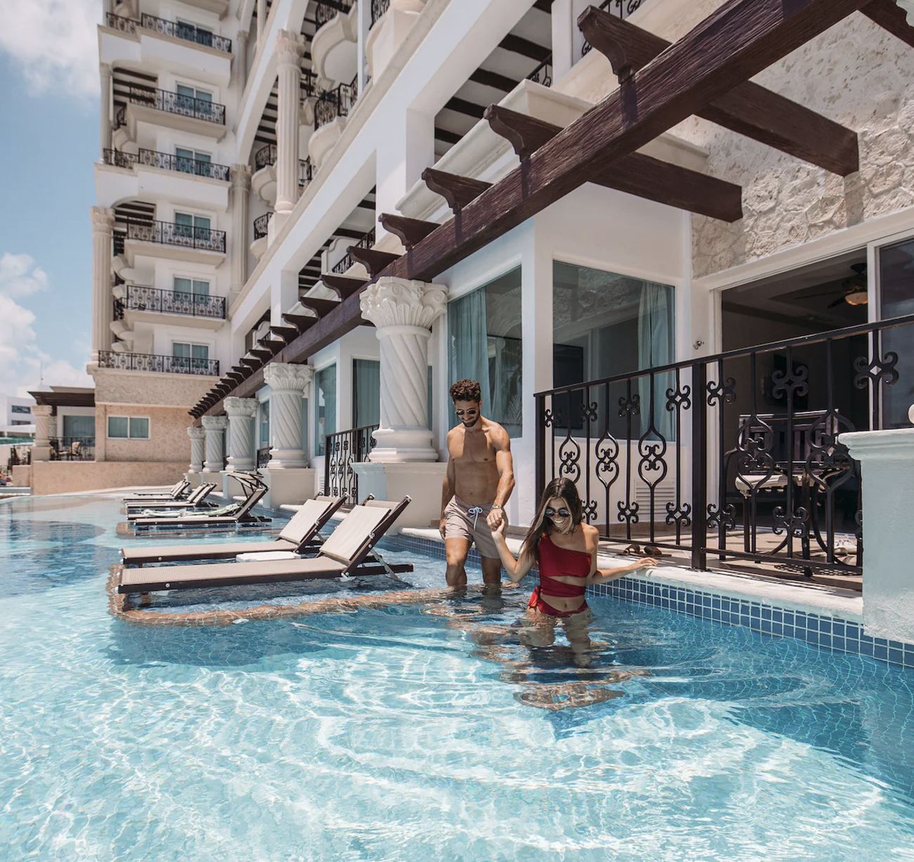 Hyatt zilara nadando