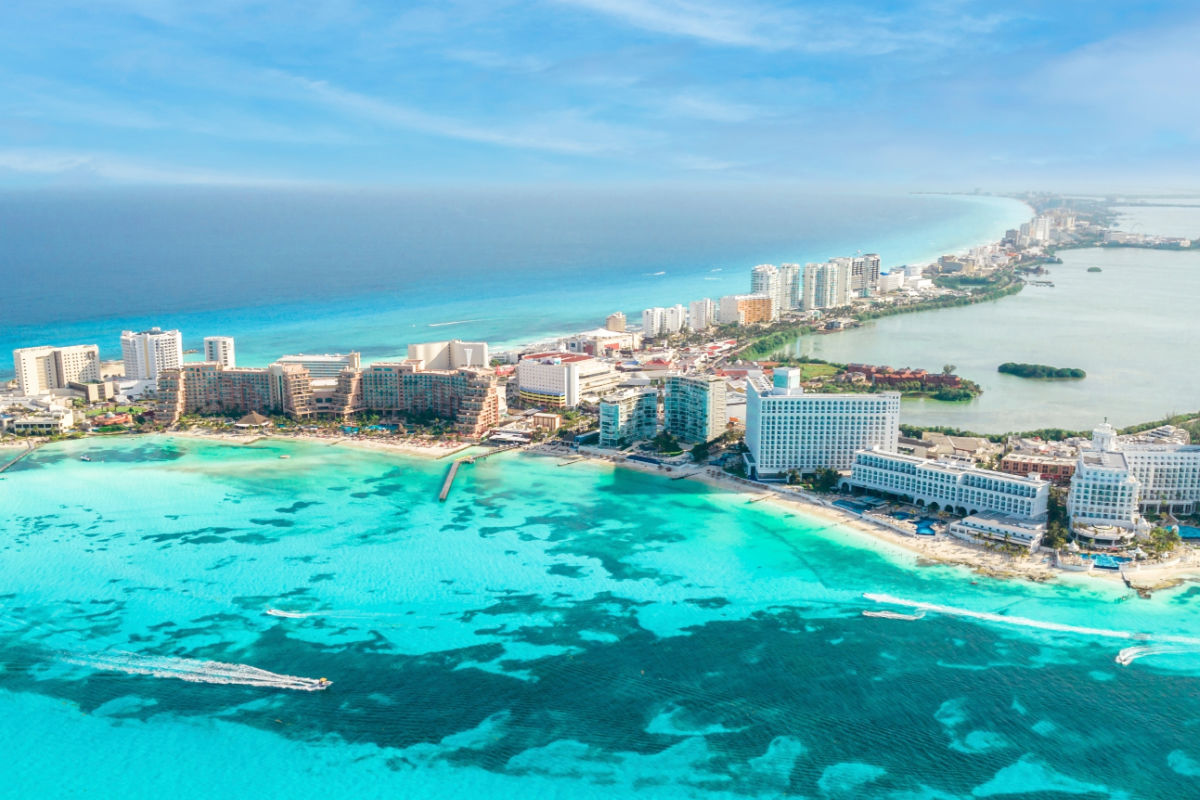 Vista aérea de la Zona Hotelera de Cancún