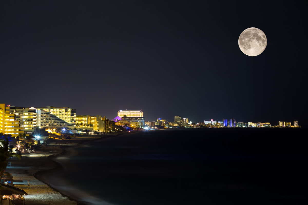 playa por la noche
