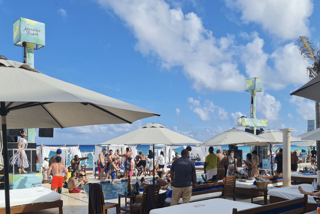 Una guía interna para los clubes de playa de Cancún los costos reales y las reglas no escritas