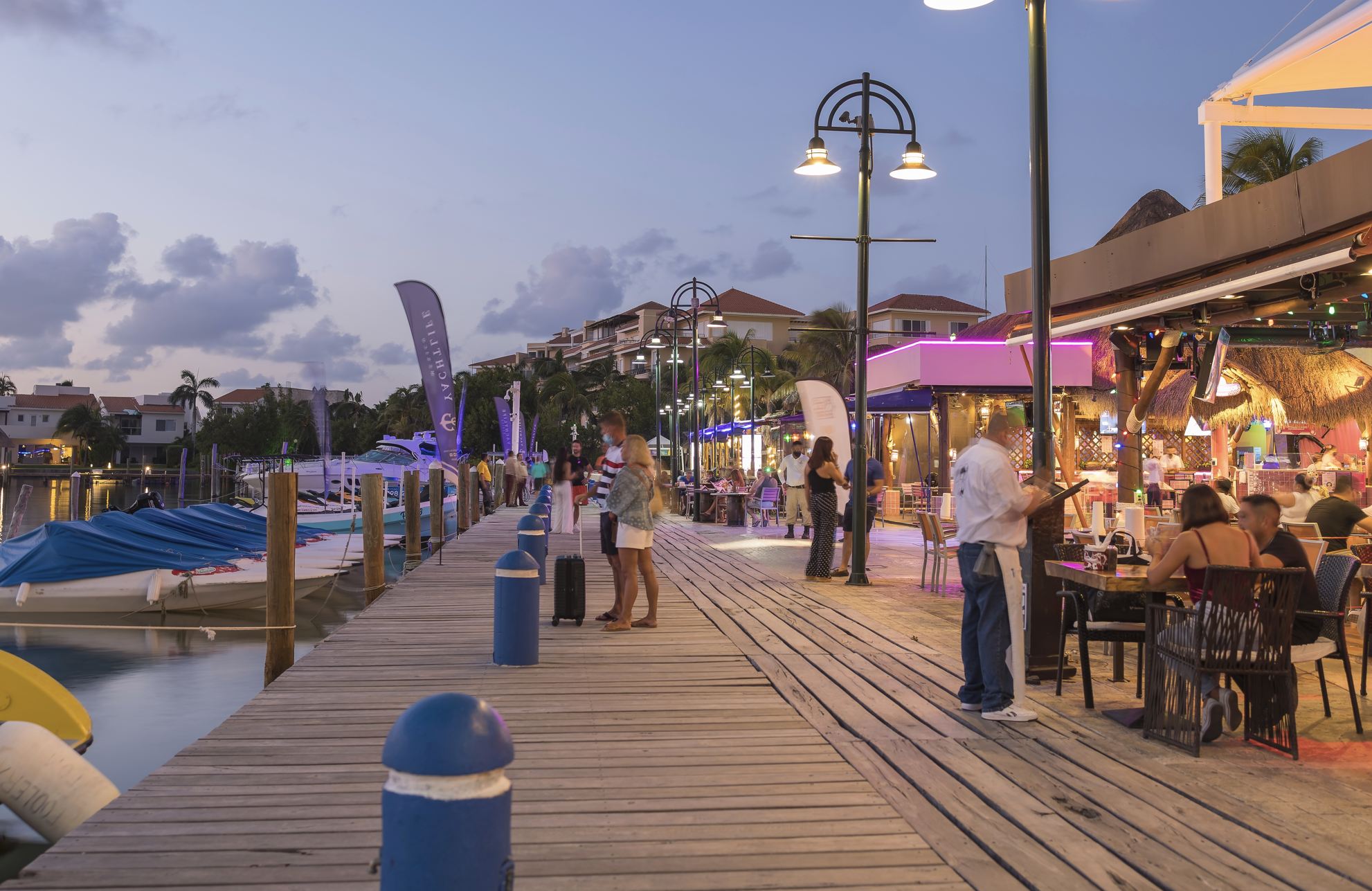 La Isla Dining