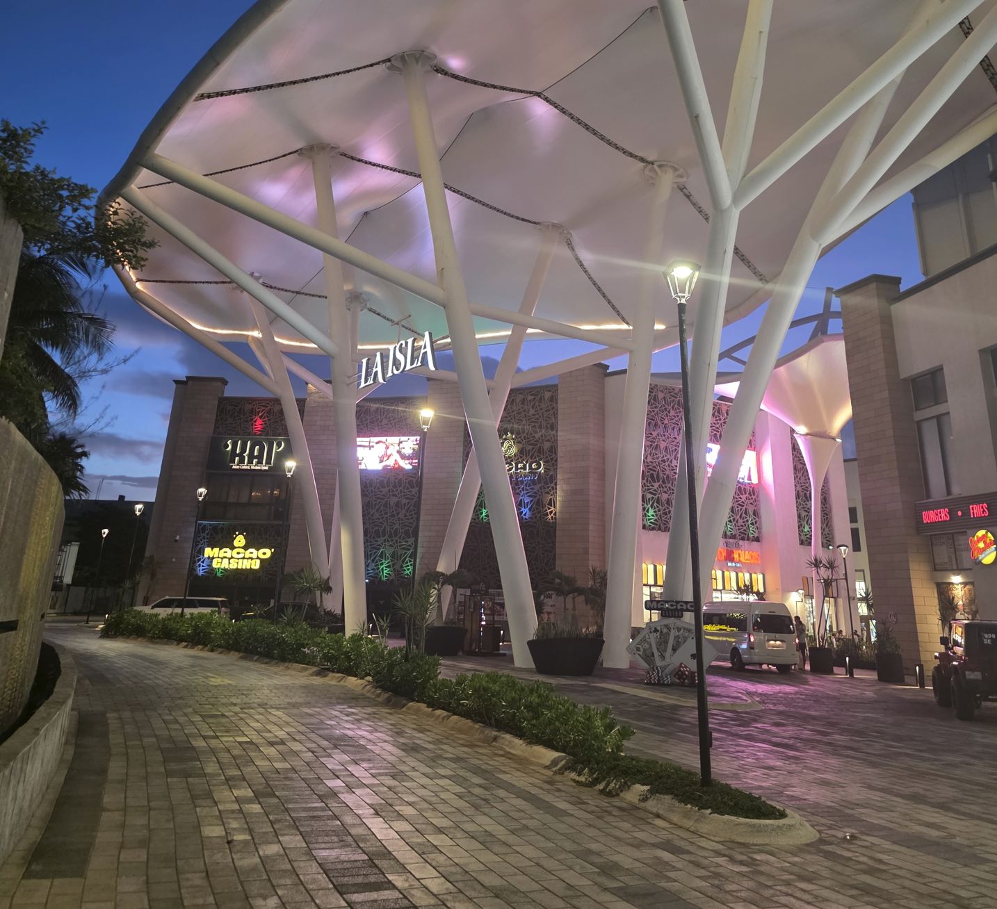 LA Isla Mall septiembre 2025
