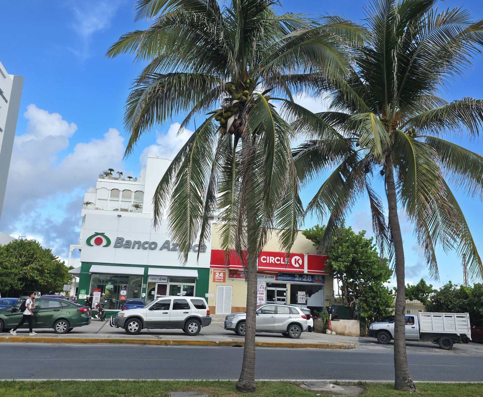 Ubers en Cancún en la calle