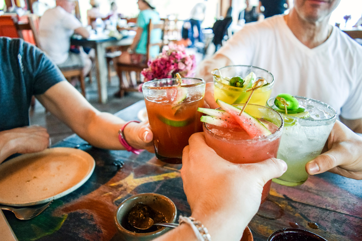 Cócteles en Riviera Maya Bar