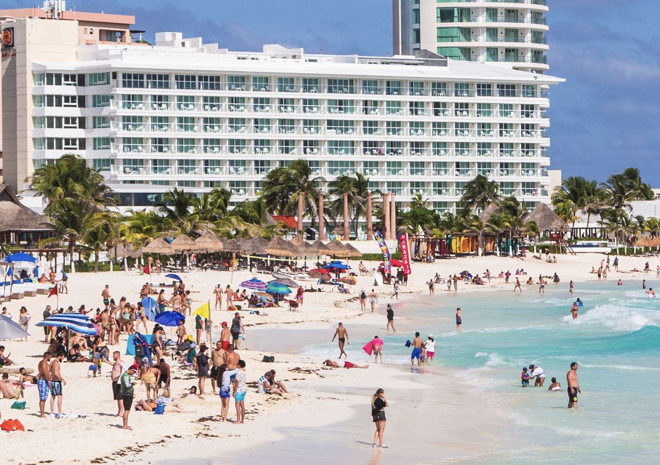 ¿Qué tan ocupados están los resorts en Cancún durante la temporada alta? Cómo planificar para las multitudes