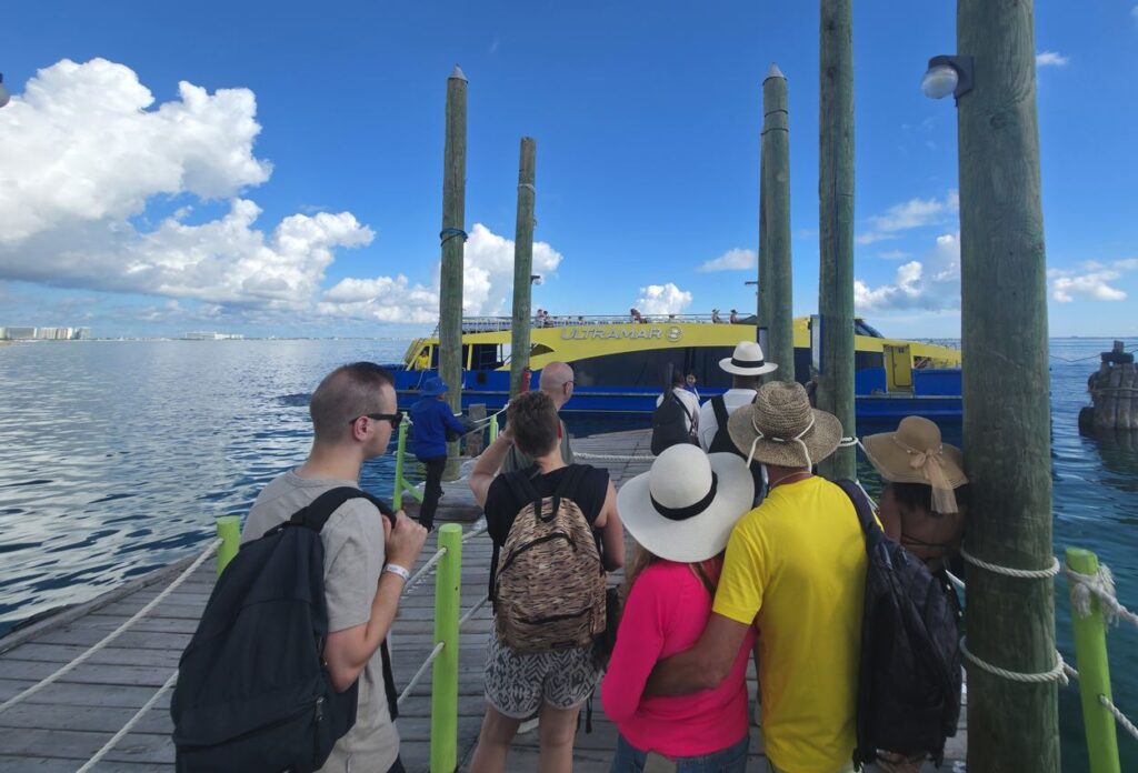 Qué viaje de un día por su cuenta a Isla Mujeres en realidad cuesta en 2025