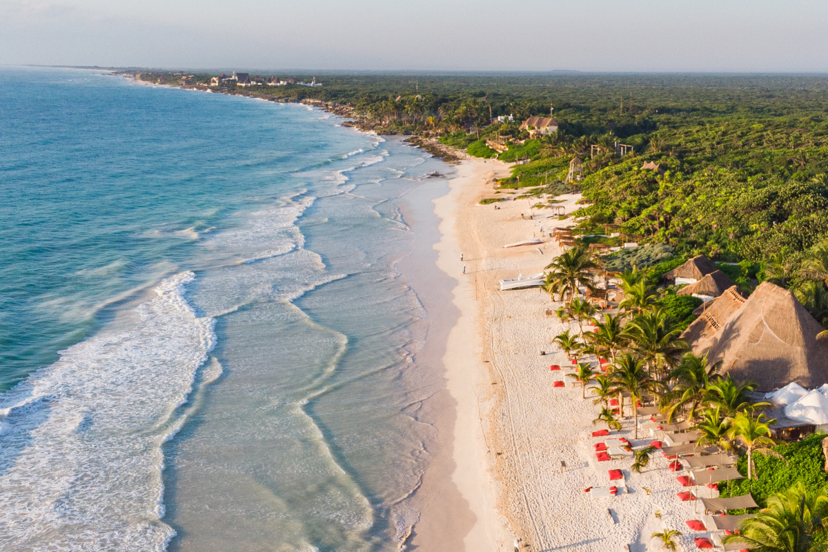 Vista aérea de los resorts de Tulum