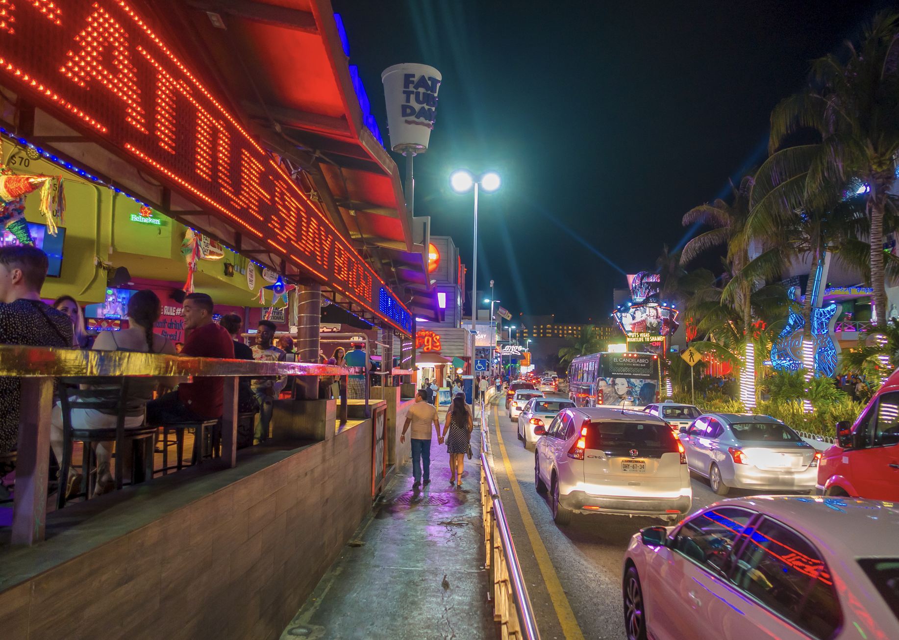 Zona de fiesta nocturna de Punta Cancún