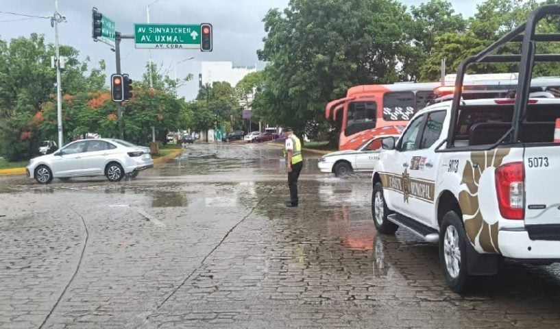 Frente frío mantendrá húmeda la Península de Yucatán un día más