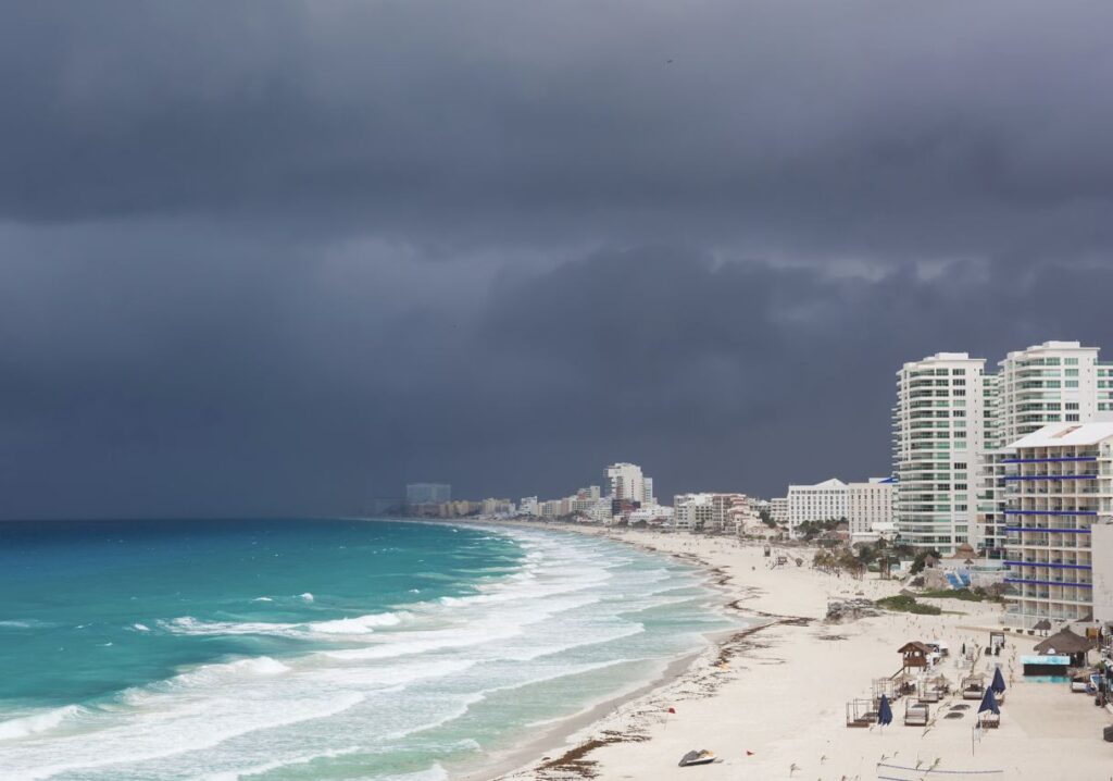 Más lluvias y tormentas torrenciales continuarán esta semana en Cancún, pero no cancele su viaje