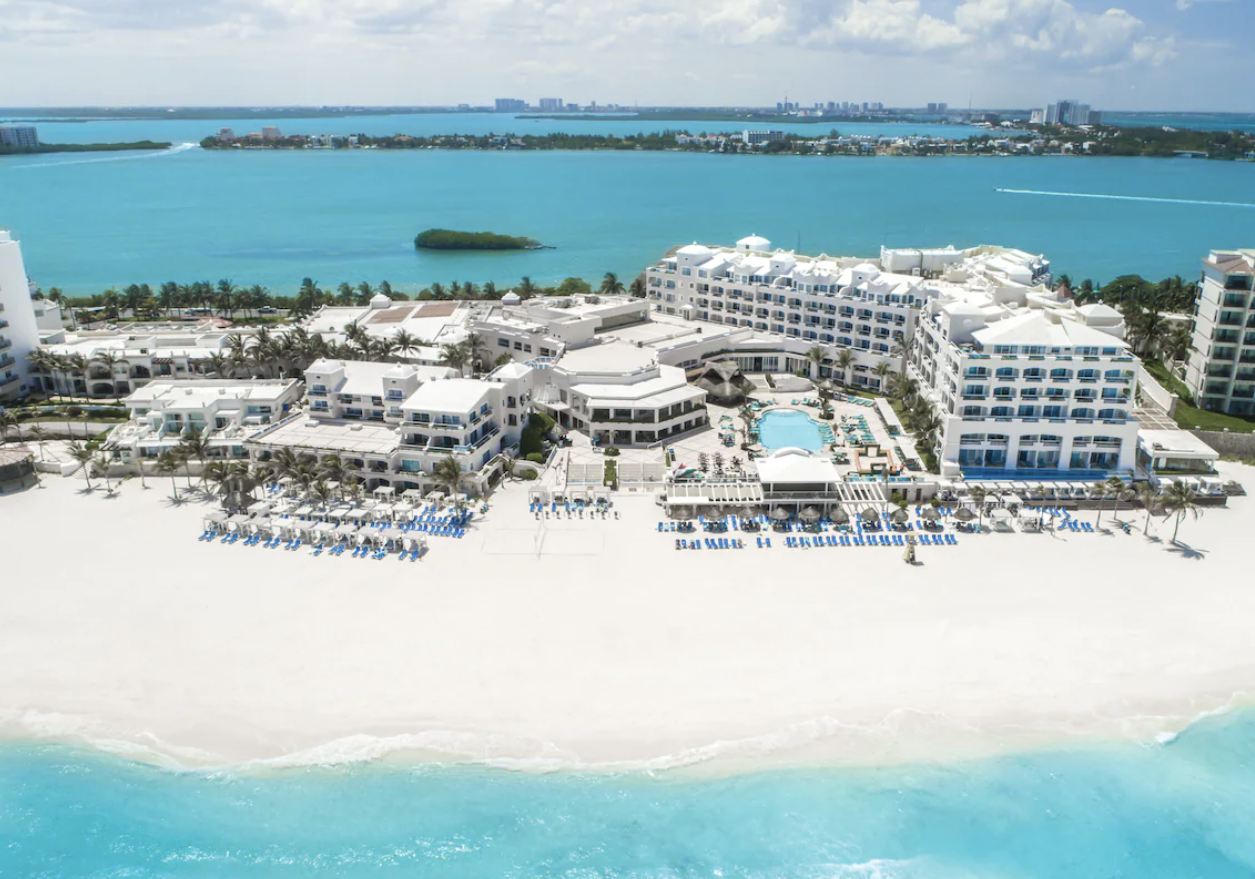 Este es uno de los únicos resorts en Cancún con suites con acceso directo a la playa