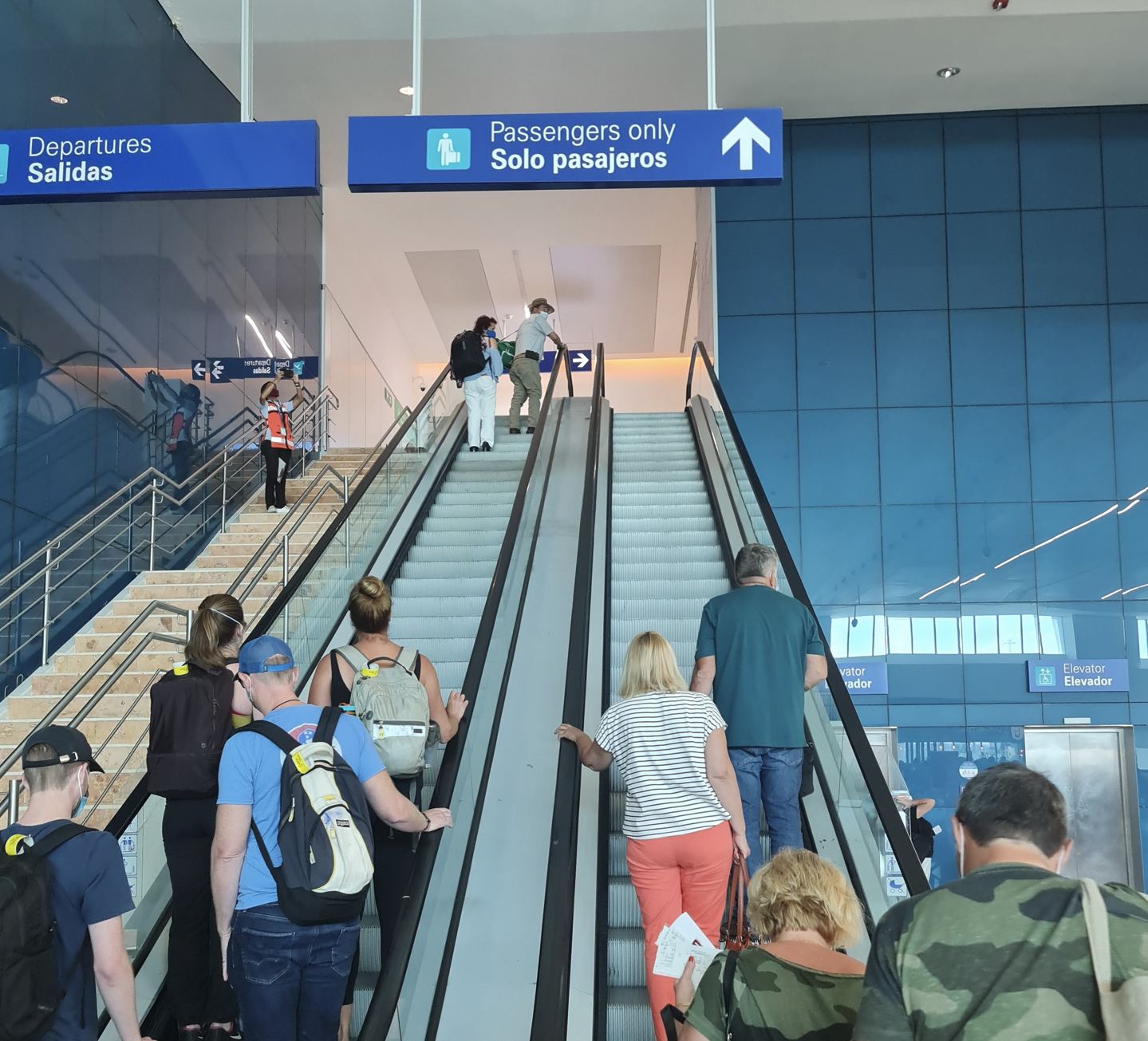 Aeropuerto de Cancún Salidas Turistas