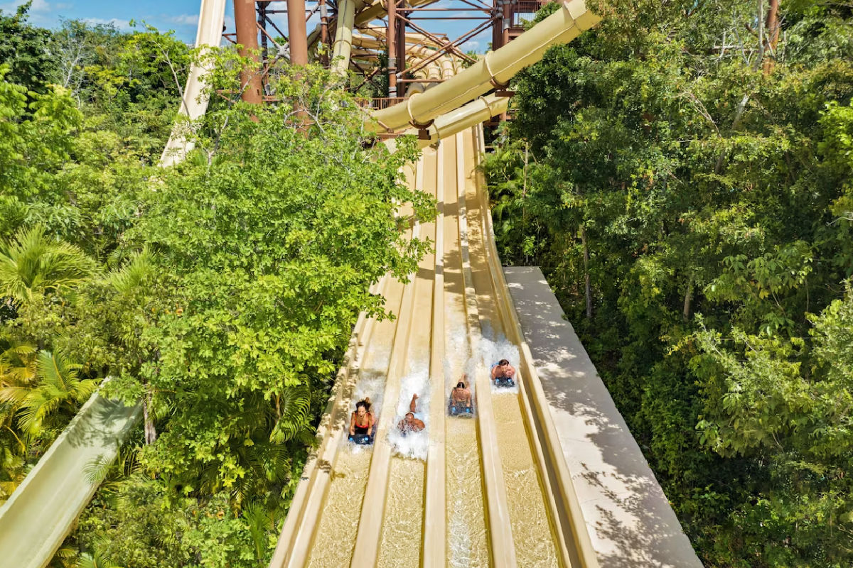 Tobogán acuático del hotel Jungala