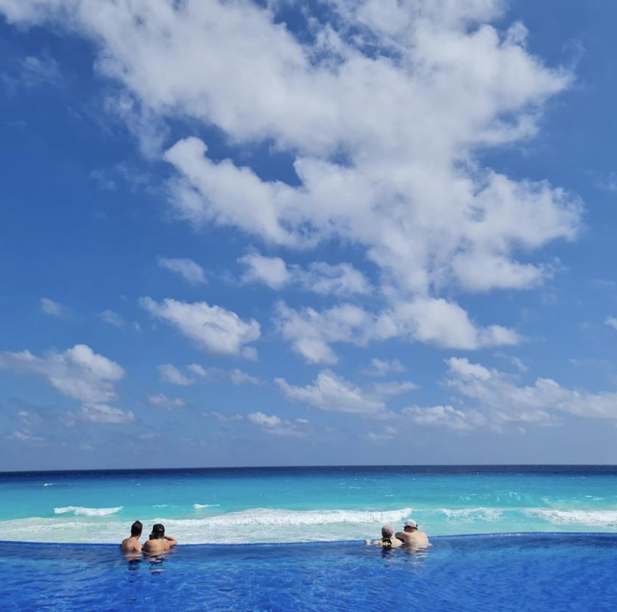 Piscina infinita en JW