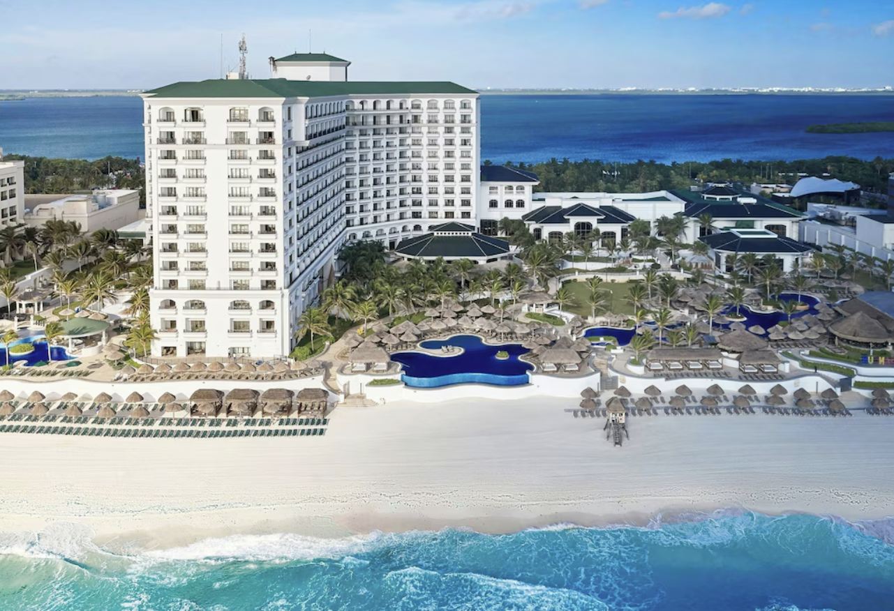 Este es uno de los mejores resorts NO Todo Incluido en Cancún con la mejor playa