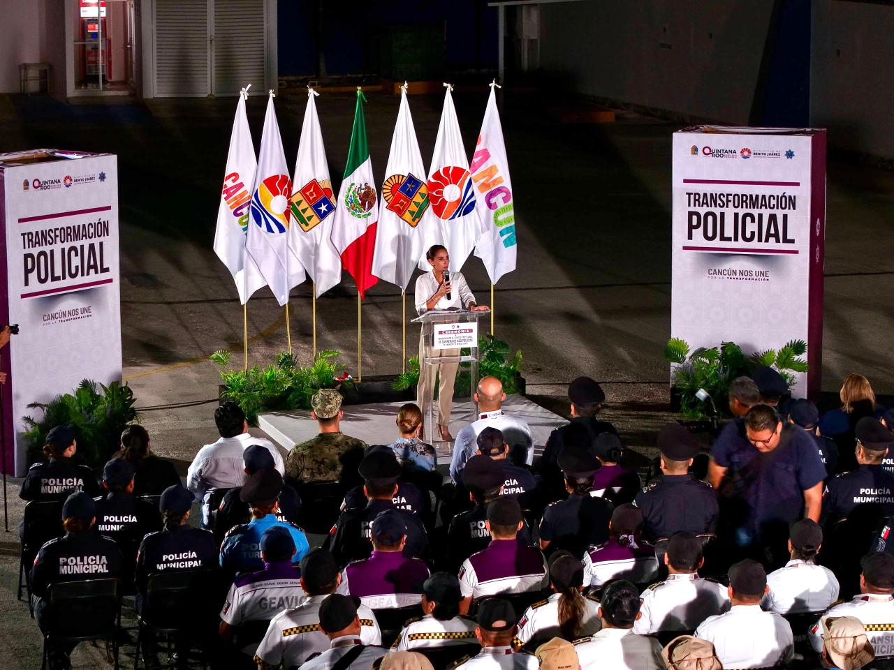 Ceremonia policial en Cancún