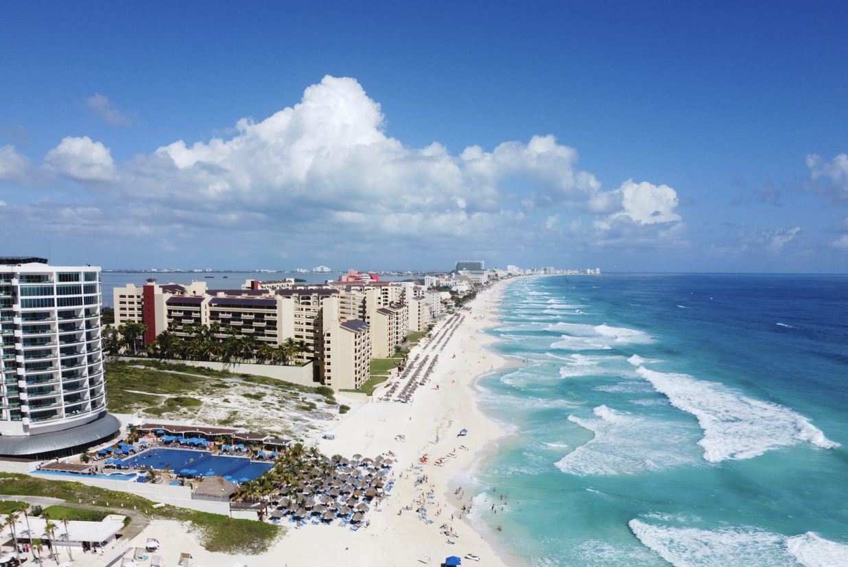 Esto es lo último que puedes reservar tu viaje a Cancún antes del regreso de la temporada de sargazo