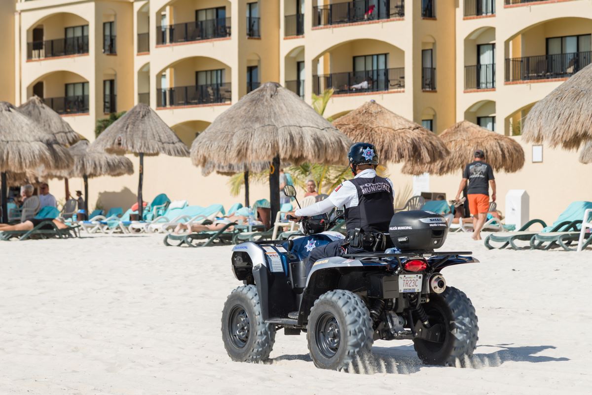 Policía en cuatrimoto