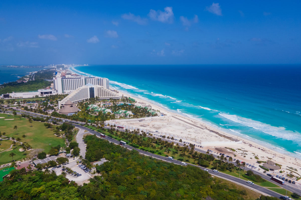 Vista aérea de la Zona Hotelera, Cancún, México