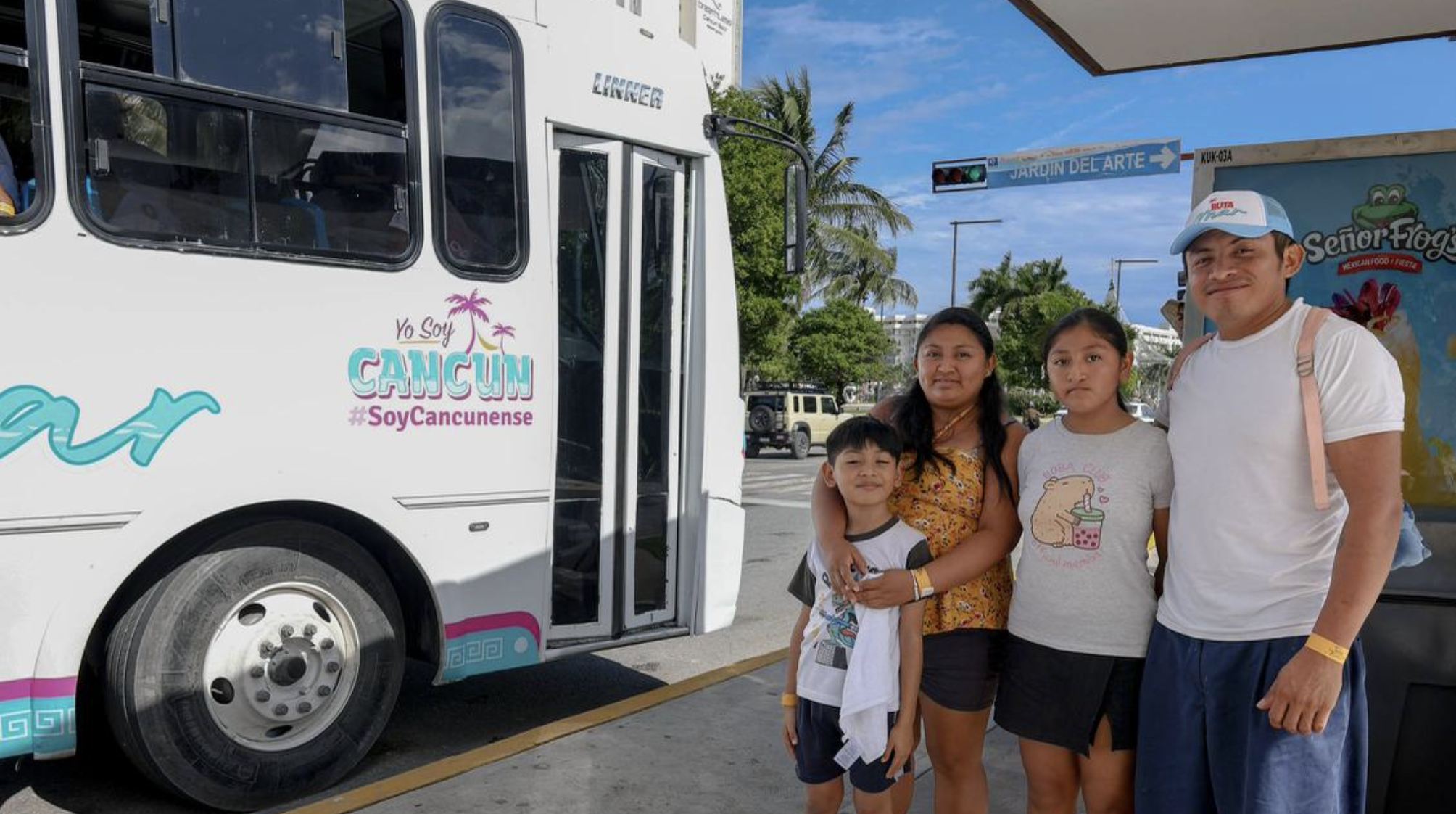 Familia toma Ruta Del Mar