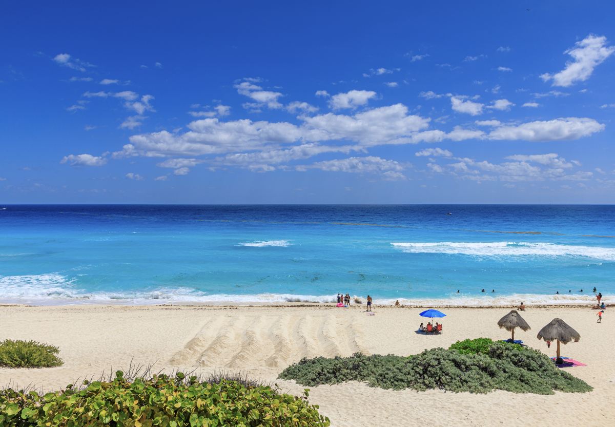 Nuevos récords turísticos y autobuses gratuitos a la playa Cómo comenzaron Cancún y la Riviera Maya en 2026