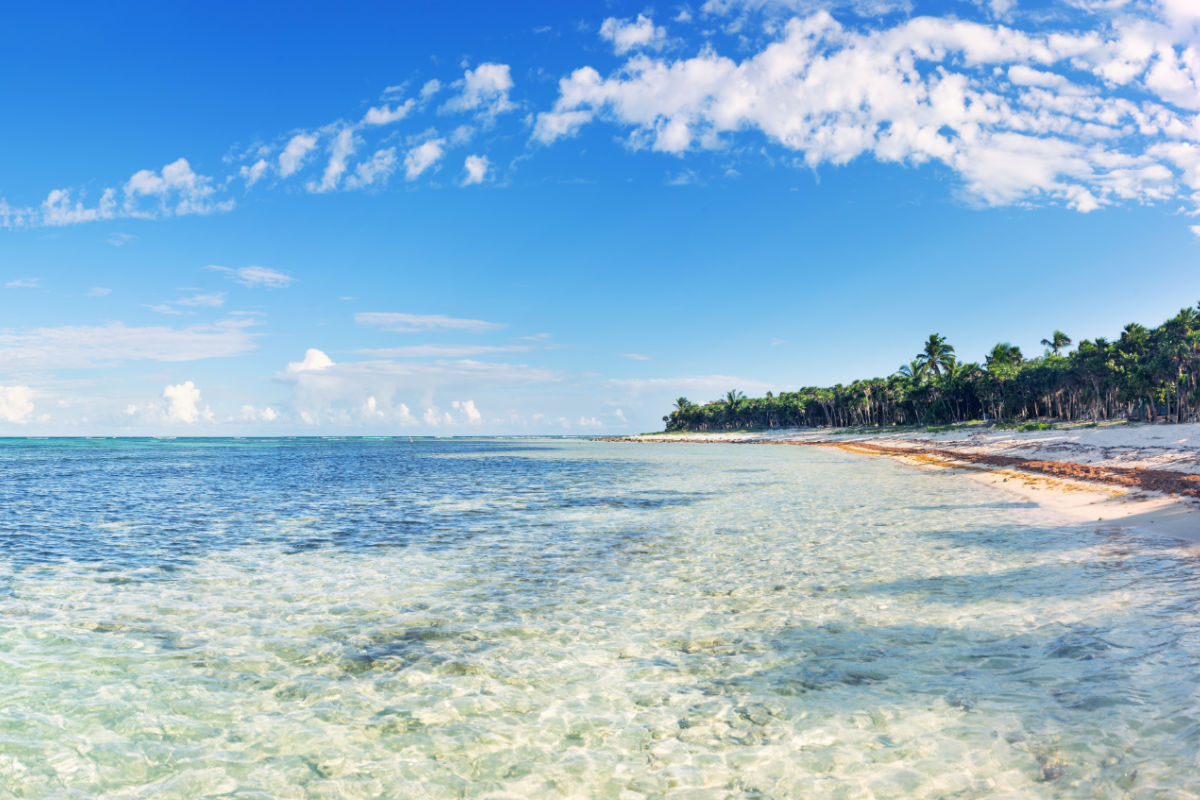 Panorama de la playa de la bahía de Soliman en México