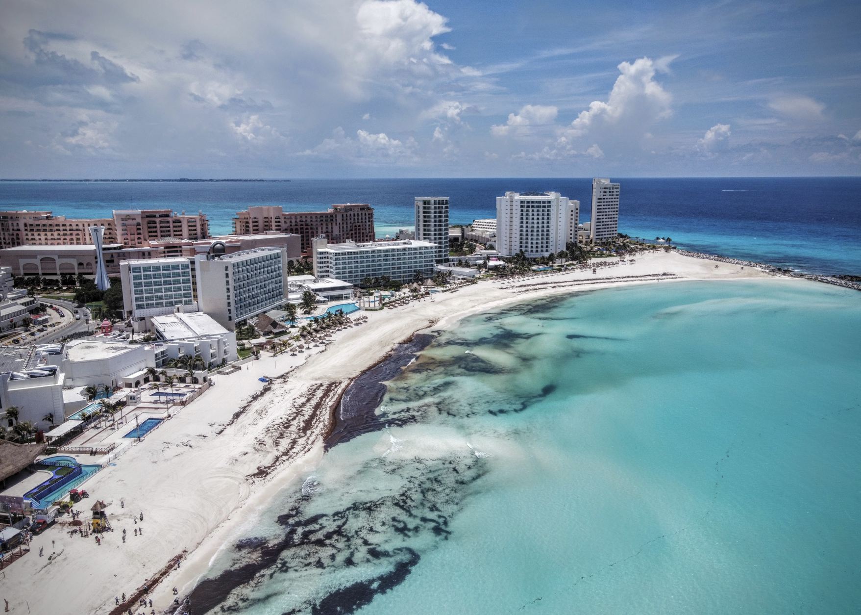 Saragazo en la playa de Cancún