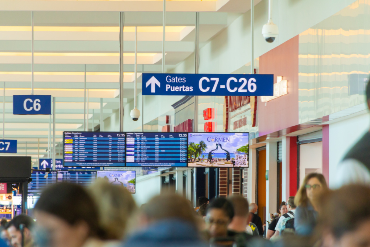 Ocupado aeropuerto de Cancún en diciembre de 2022