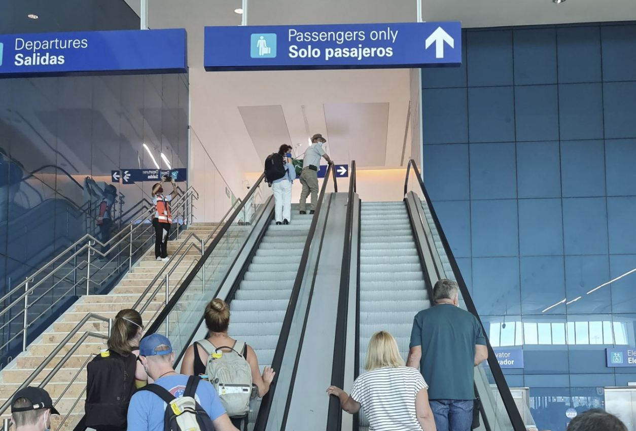 Mayor cumplimiento Esté preparado para mostrar su pago de Visitax al salir de Cancún en 2026