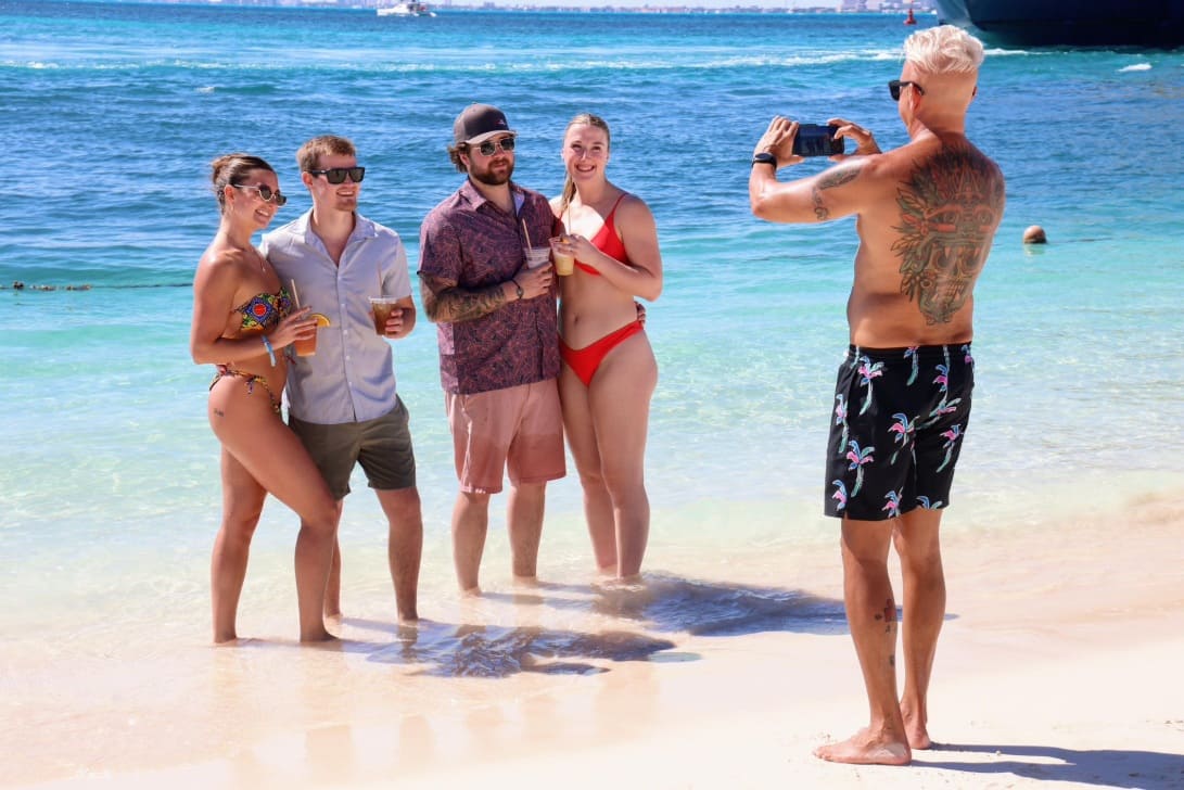 Hoteles en Isla Mujeres casi llenos pese a 50 toneladas de sargazo durante el fin de semana