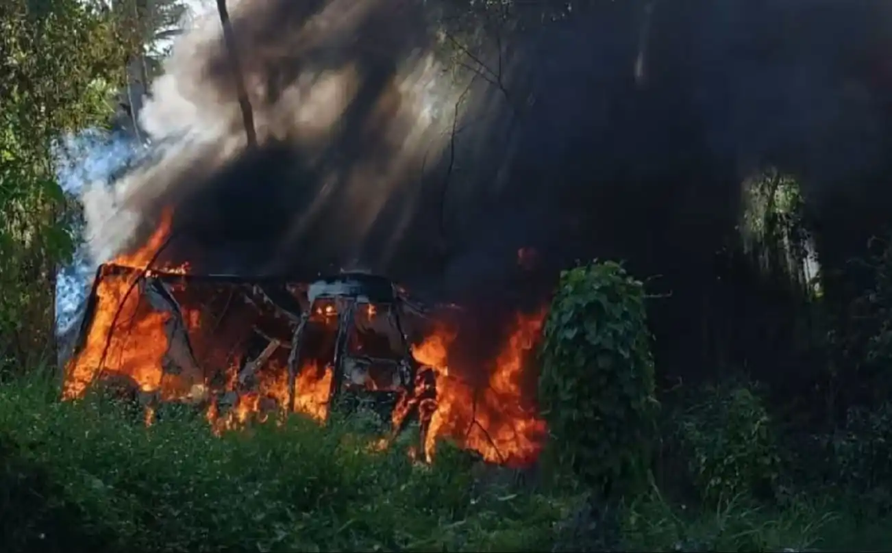 Hombre de Bacalar intenta quemar una colmena y accidentalmente prende fuego a su caravana