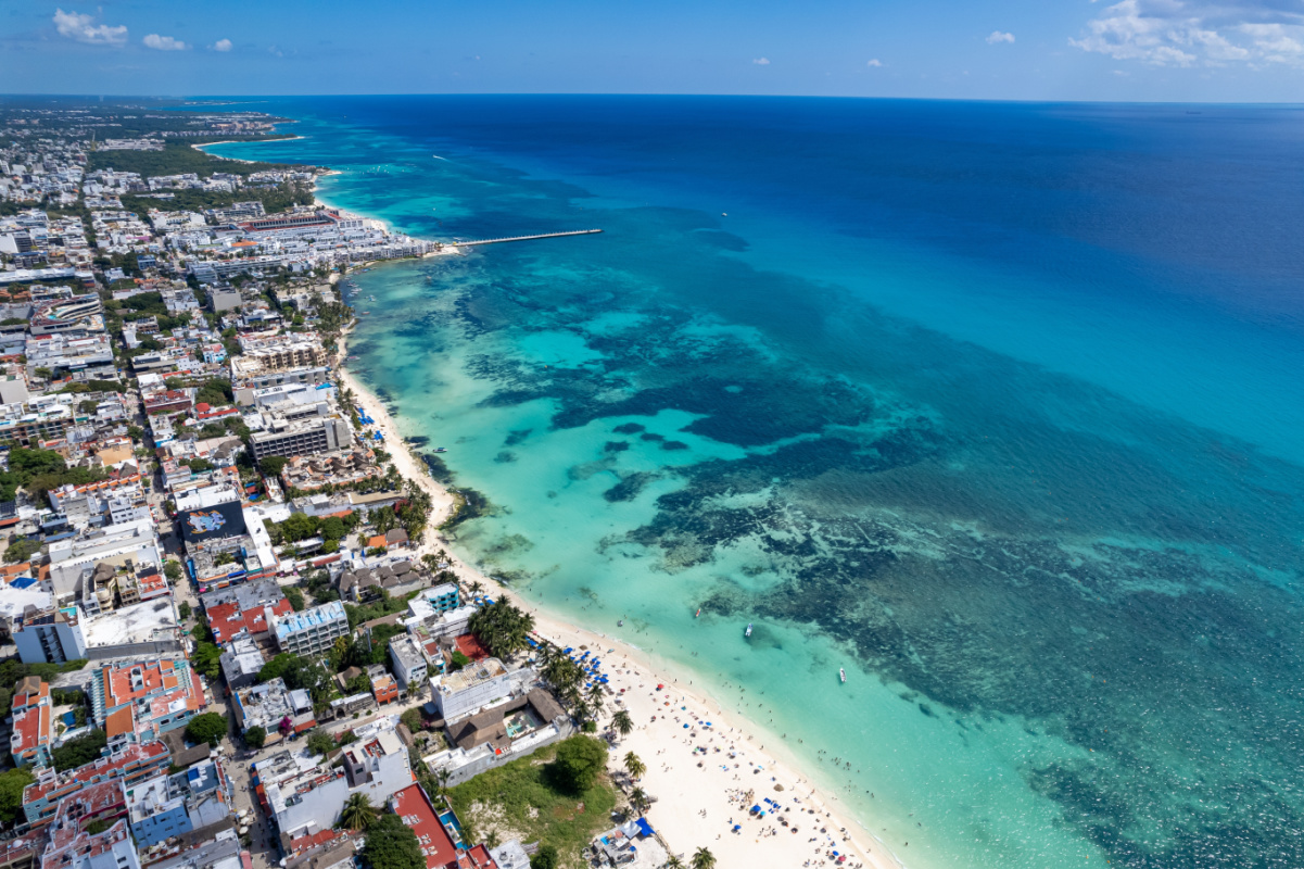 Impresionante toma aérea con drones de Playa del Carmen