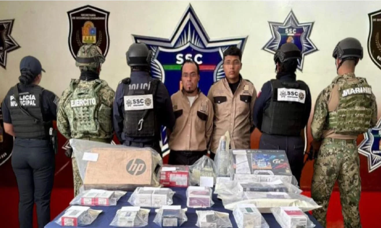 Policía de Cozumel captura a guardias de seguridad robando en su propio lugar de trabajo