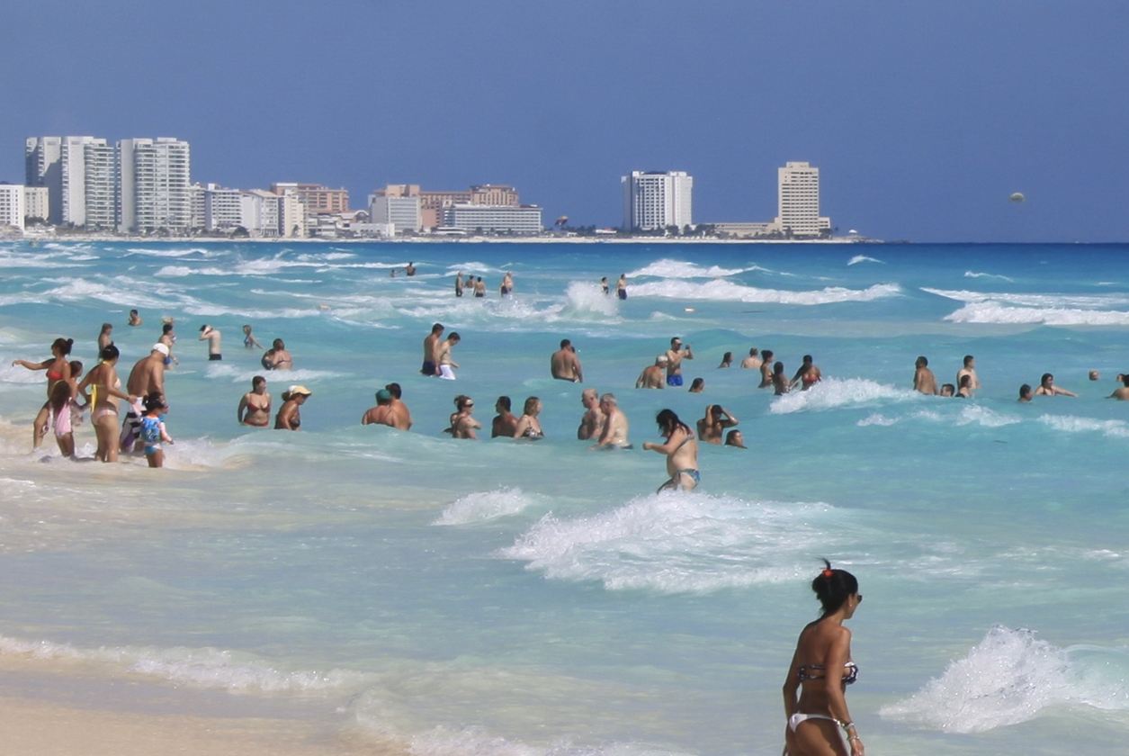 Cancún declarado seguro para nadar luego de 26 playas inspeccionadas por condiciones sanitarias