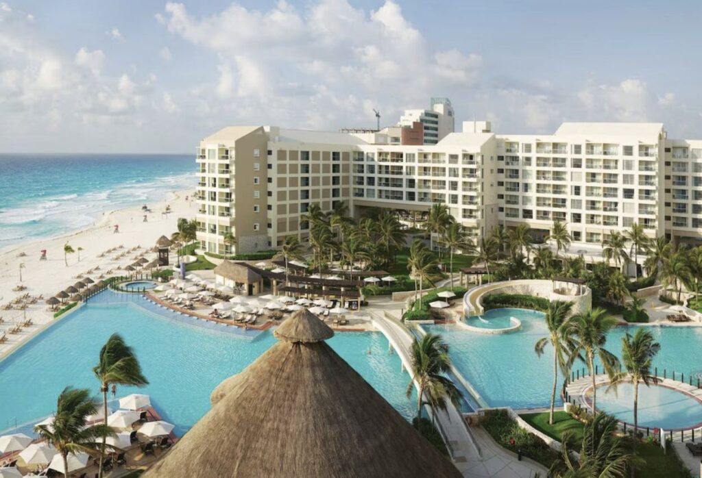 Lo que realmente cuesta la comida y bebida en los resorts NO Todo Incluido de Cancún en 2026