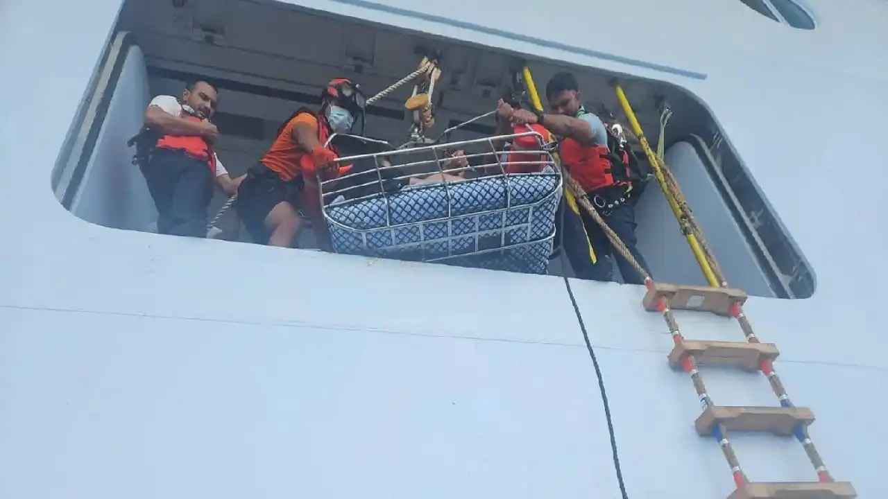 Armada de México evacuó a pasajero de crucero que sufrió infarto