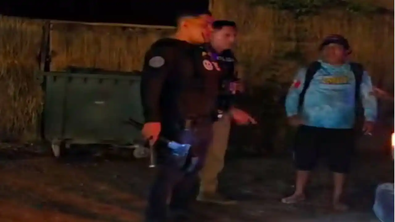 Uno de los pescadores grabó en video a Óscar Tapia amenazándolos e intimidándolos en una parada de control la noche del miércoles 27 de mayo de 2026.