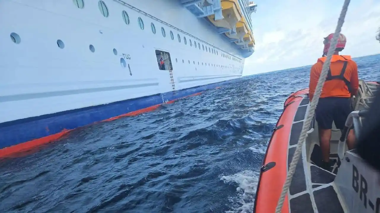La mujer de 84 años fue evacuada después de sufrir un ataque cardíaco mientras estaba a bordo del barco el 26 de mayo de 2026.