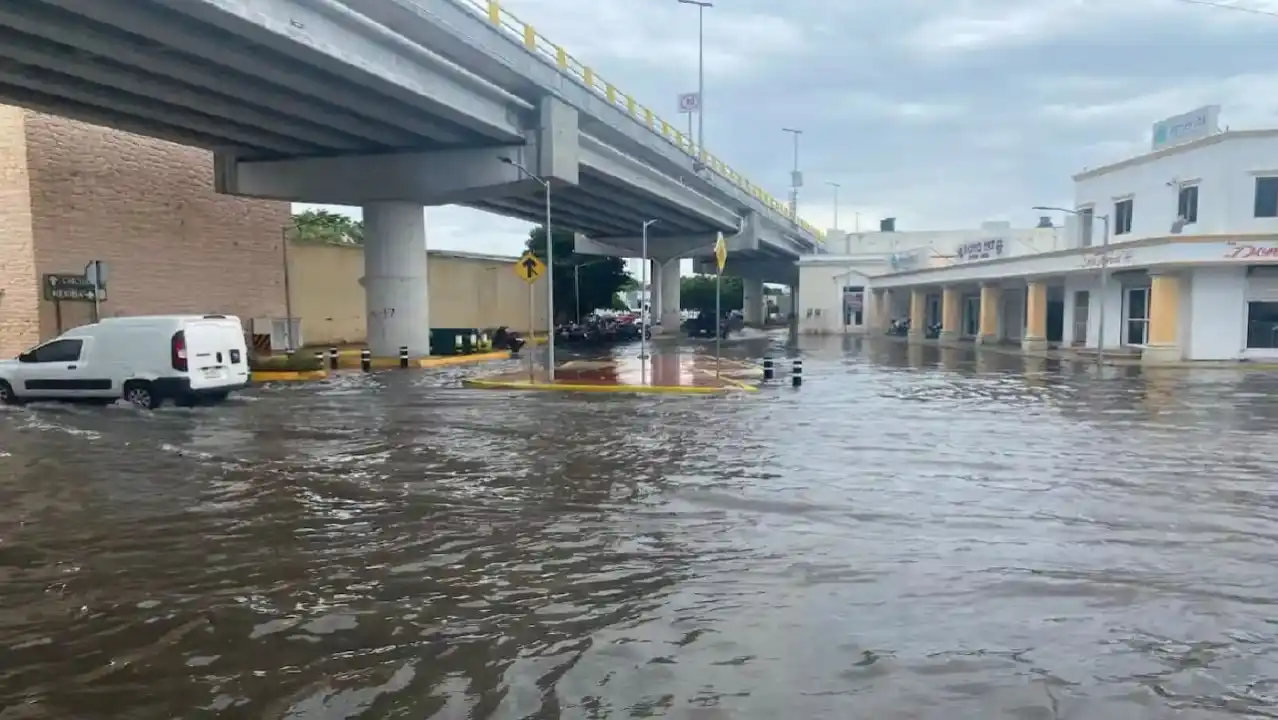 Zonas del centro de Mérida quedaron bajo el agua debido a las intensas lluvias del viernes 29 de mayo de 2026.