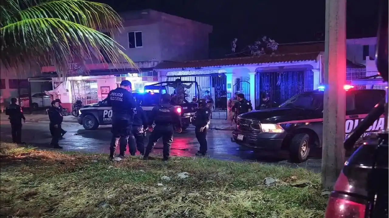 Oficial herido al responder a las solicitudes de ayuda de un vecino en una agresiva disputa doméstica