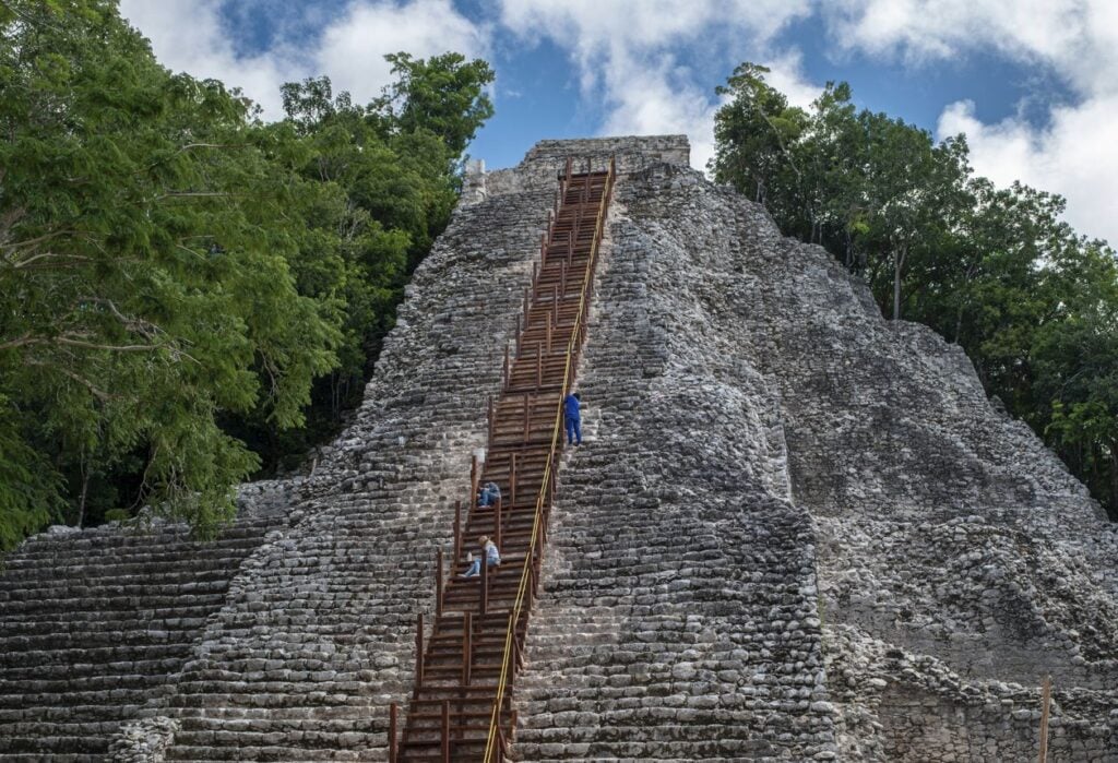 Puedes escalar esta pirámide cerca de Cancún que es más alta que Chichén Itzá