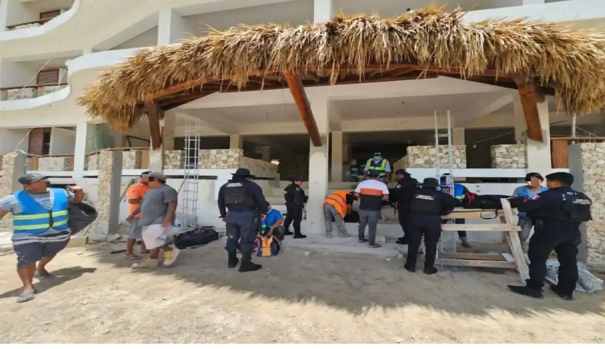 Unidad Canina de la Policía participa en inspecciones de obras en construcción en Holbox durante operativos de seguridad