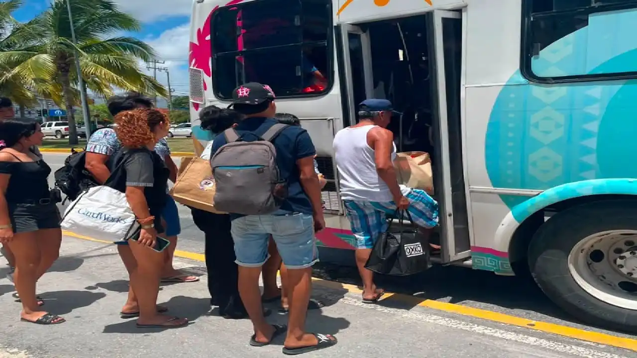 Más de 28.000 personas transportadas a las playas de Cancún en el autobús urbano gratuito Rutamar